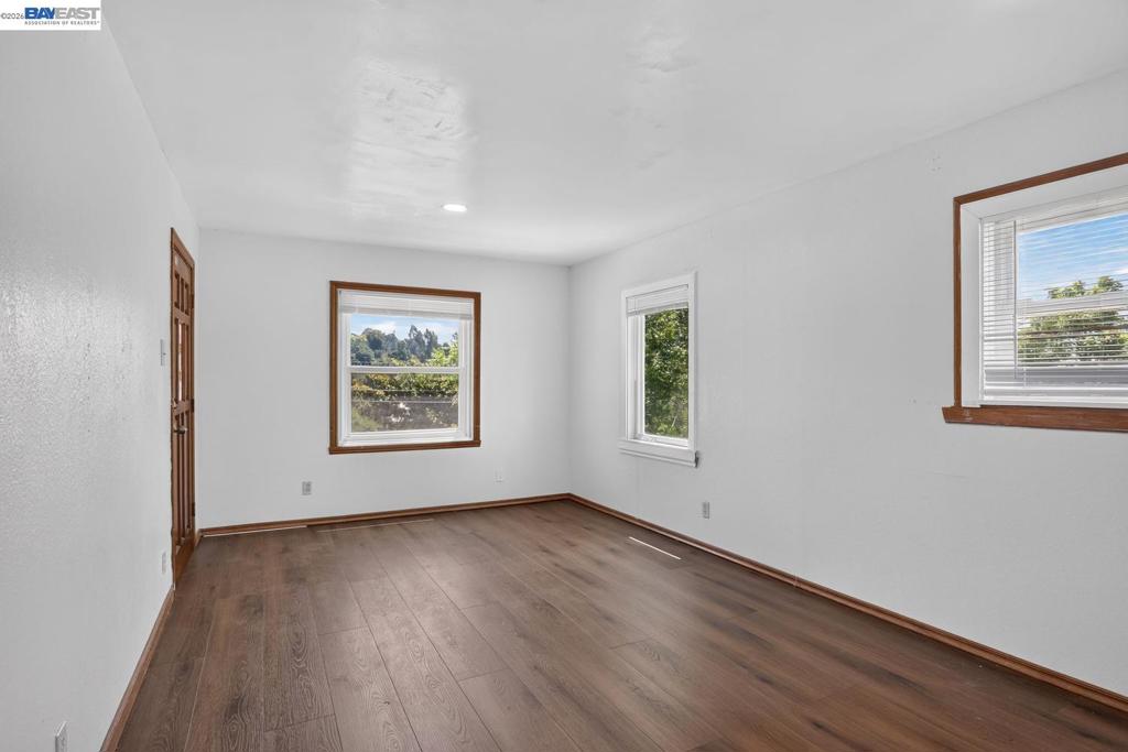 2024 Thompson Ln Property Photo 22
