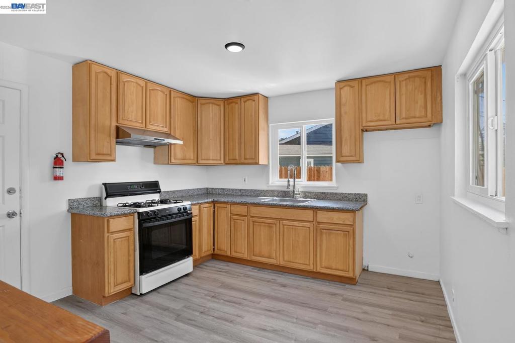 2024 Thompson Ln Property Photo 43