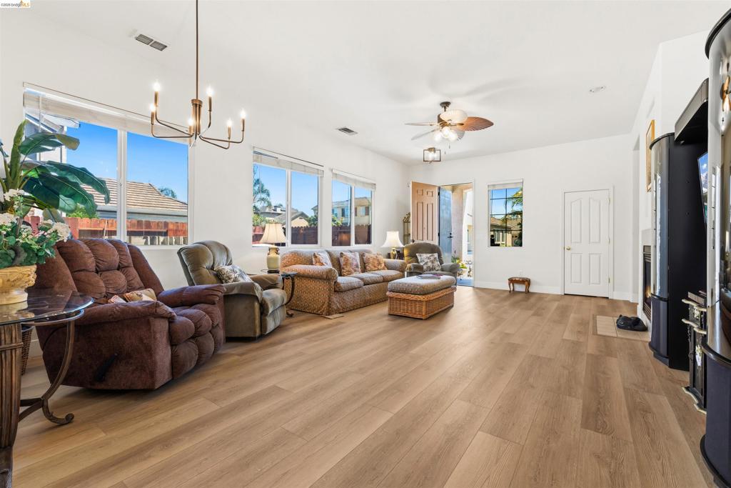 1676 Hickam Cir Property Photo 8