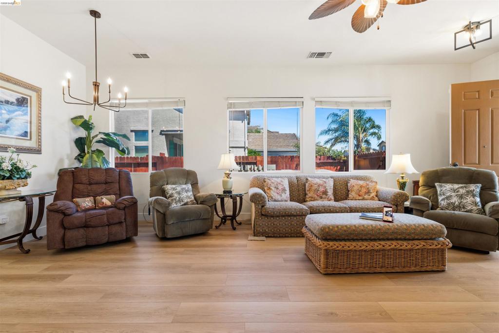 1676 Hickam Cir Property Photo 11