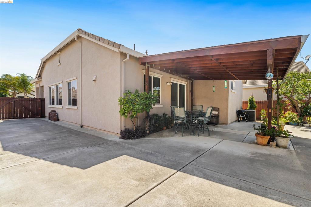 1676 Hickam Cir Property Photo 35