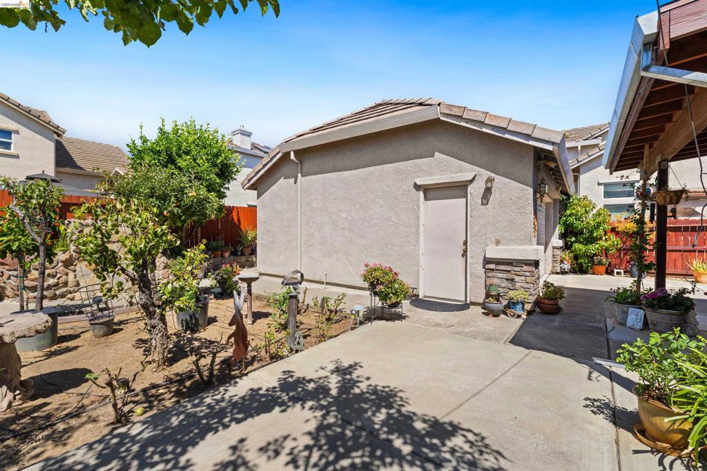 1676 Hickam Cir Property Photo 36