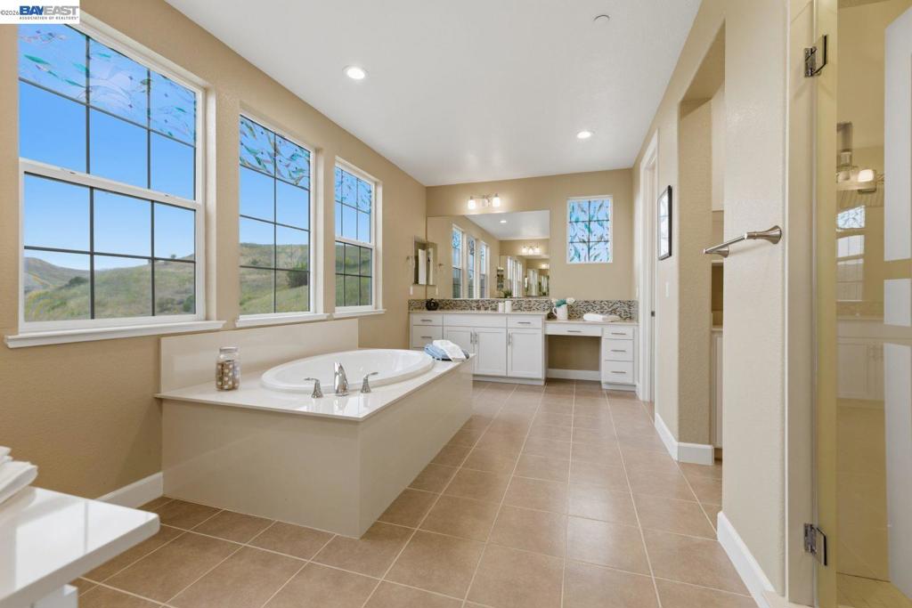 3871 Highpointe Ct Property Photo 28