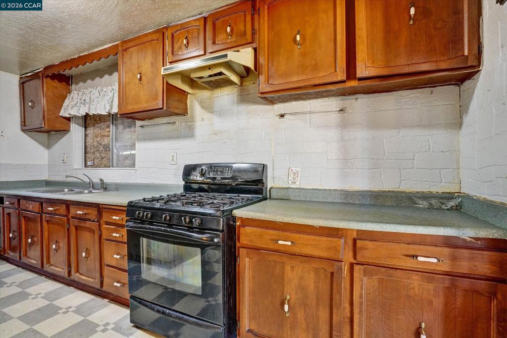 226 Tunis Rd Property Photo 9