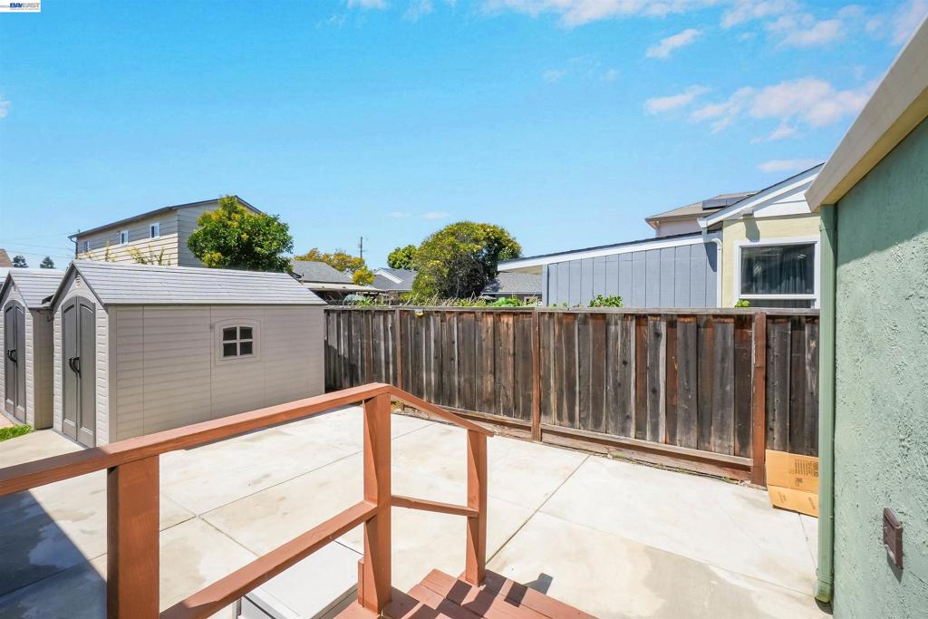 15223 Andover St Property Photo 43
