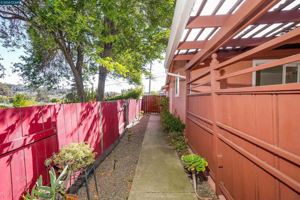 2908 Sargent Ave Property Photo 63