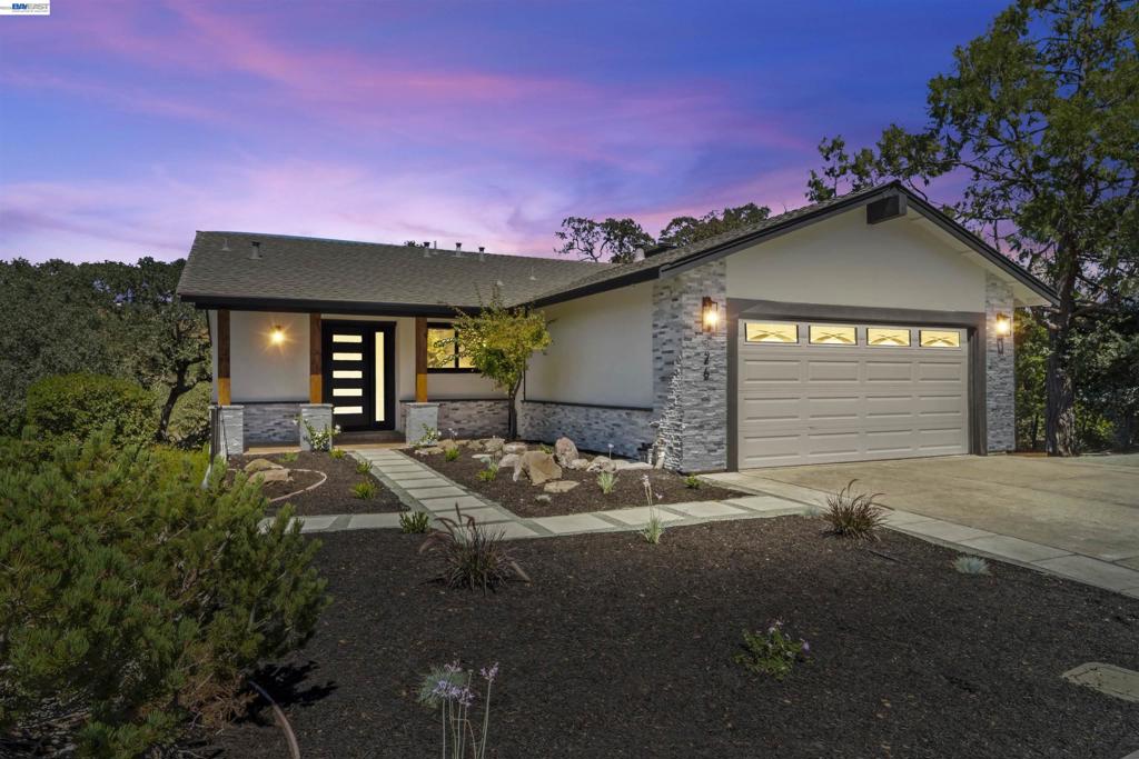 126 Saint Joan Ln Property Photo