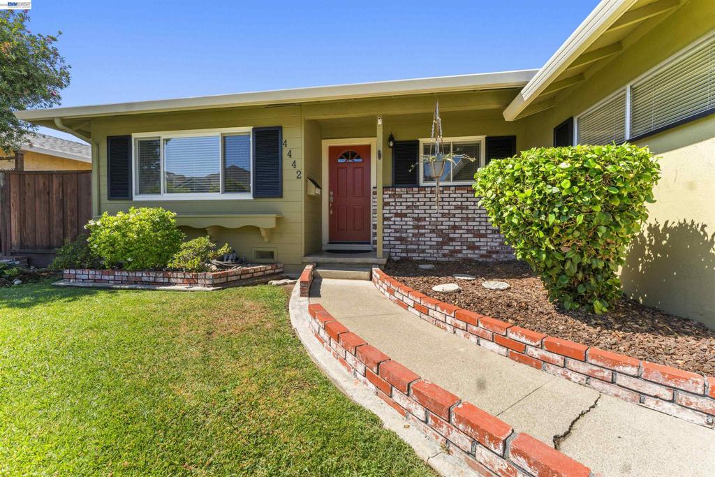 4442 Irvington Ave Property Photo 10