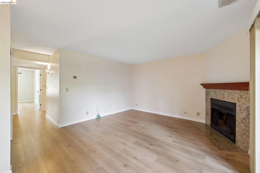 605 Center Ave Property Photo 8