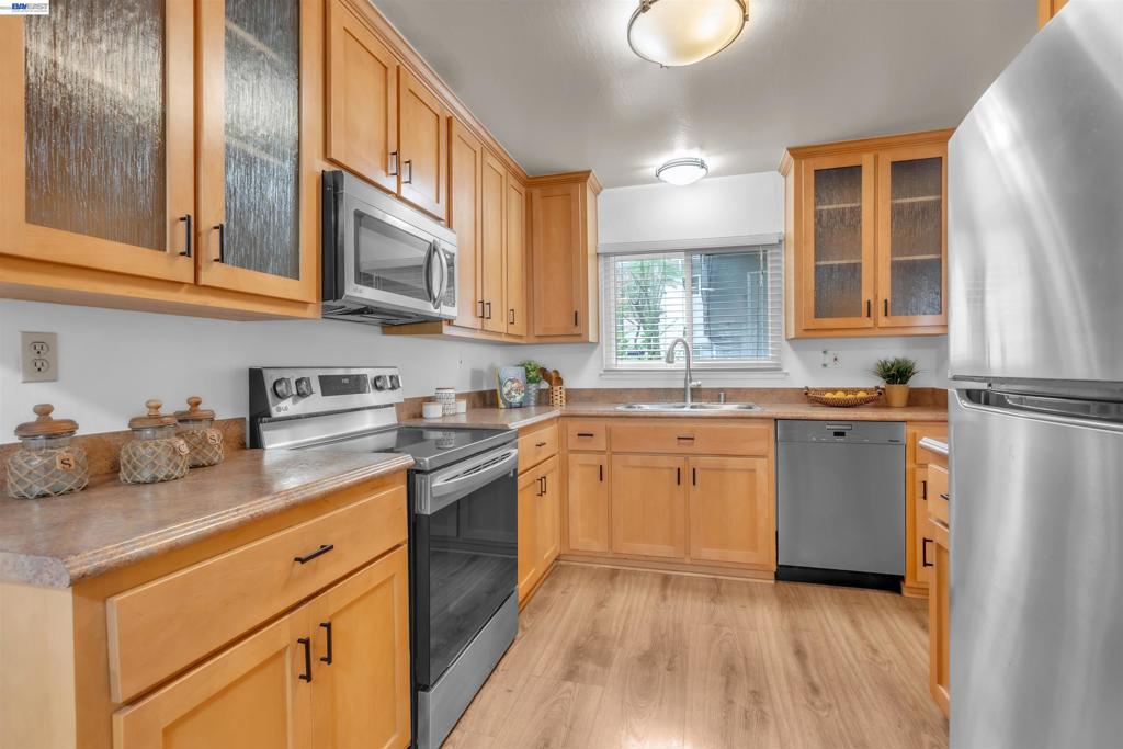 215 Whale Bone Ct Property Photo 6