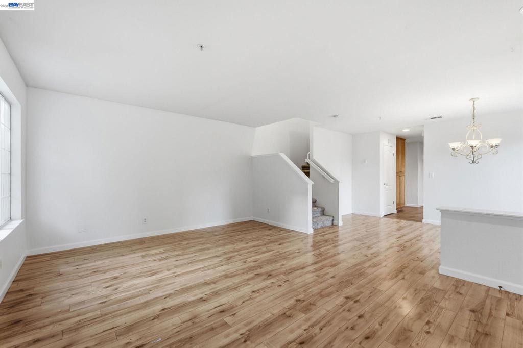 2215 Morningside Ct. Property Photo 9