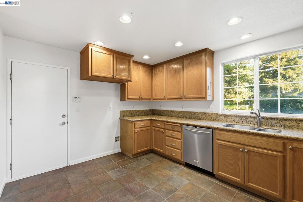 2215 Morningside Ct. Property Photo 15