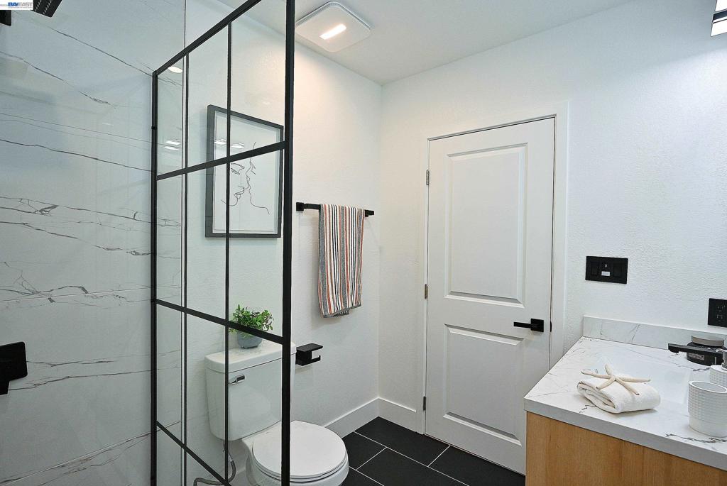 1215 Warren St Property Photo 13