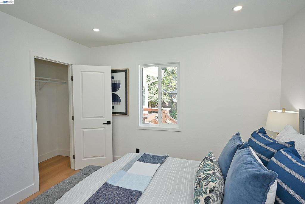 1215 Warren St Property Photo 17
