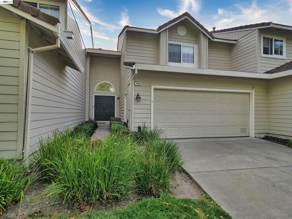 7445 Rolling Hills Cir Property Photo
