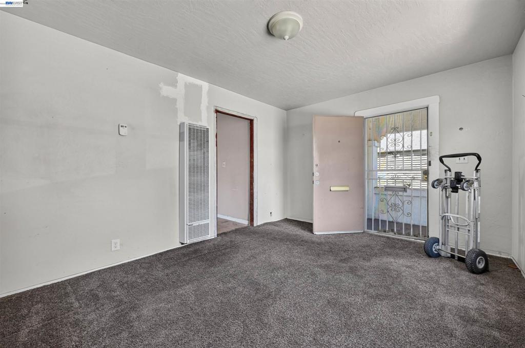 7015 Holly St Property Photo 4