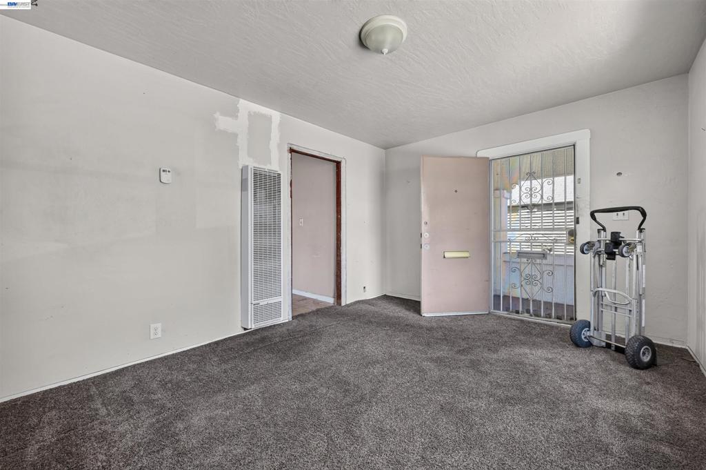 7015 Holly St Property Photo 5