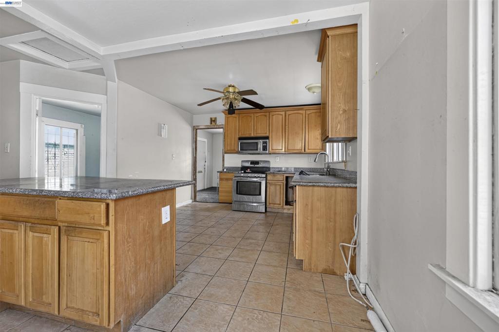 7015 Holly St Property Photo 8