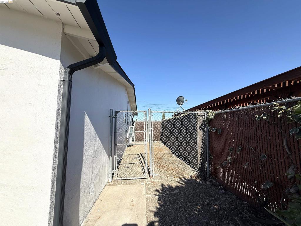 1636 Bruce St Property Photo 17