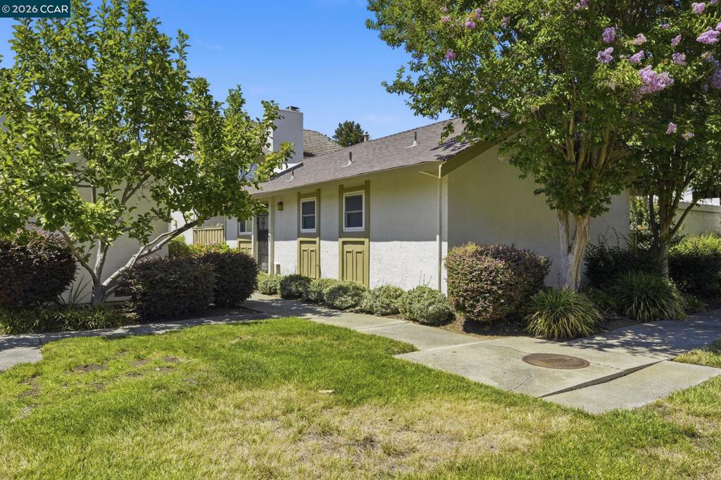 4814 Wolf Way Property Photo 3