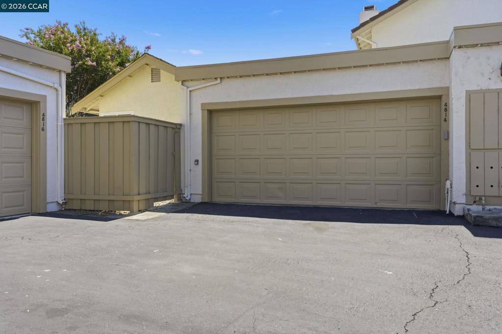 4814 Wolf Way Property Photo 22