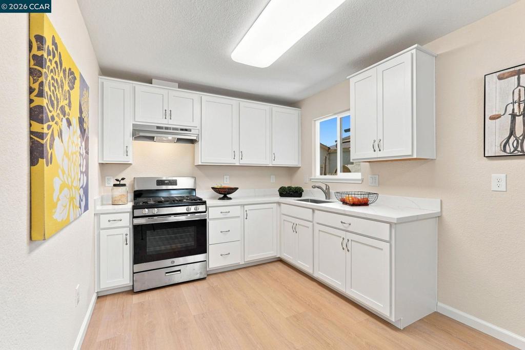 215 W 12th Street Property Photo 6