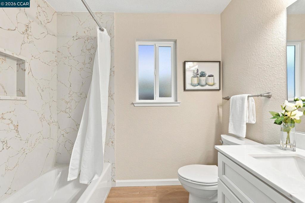 215 W 12th Street Property Photo 14