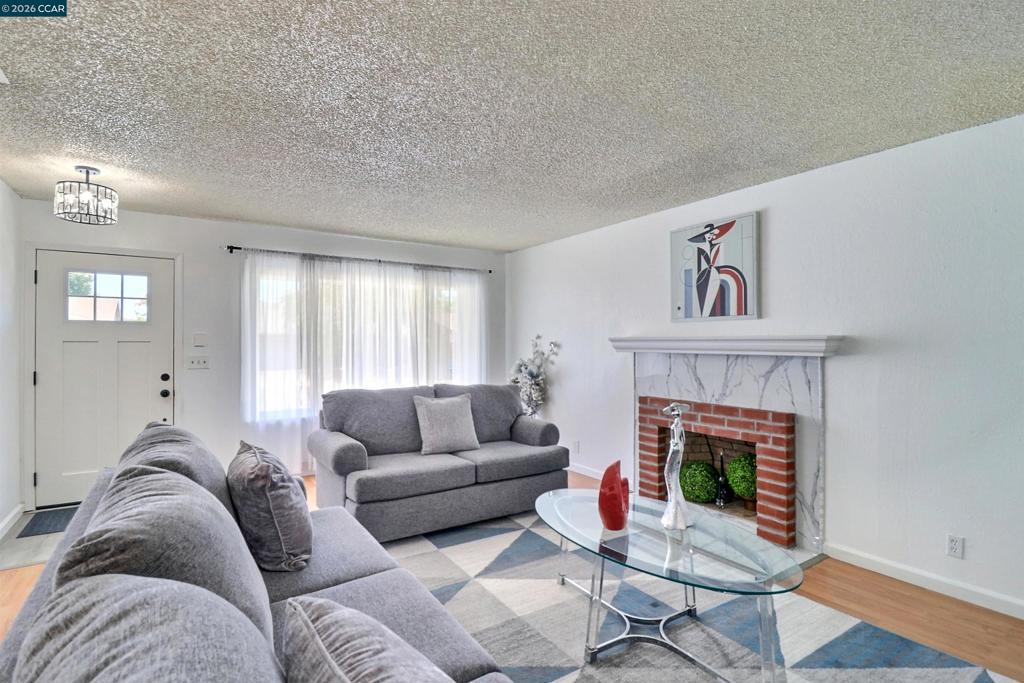 638 Berkeley Way Property Photo 4
