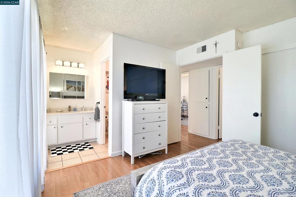 638 Berkeley Way Property Photo 18