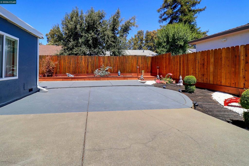 638 Berkeley Way Property Photo 21