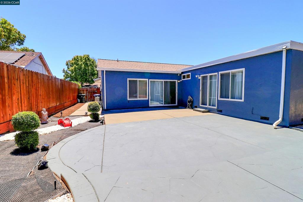638 Berkeley Way Property Photo 23