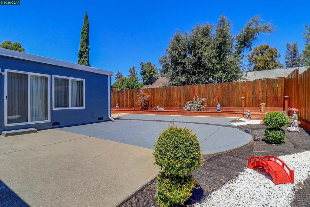 638 Berkeley Way Property Photo 27