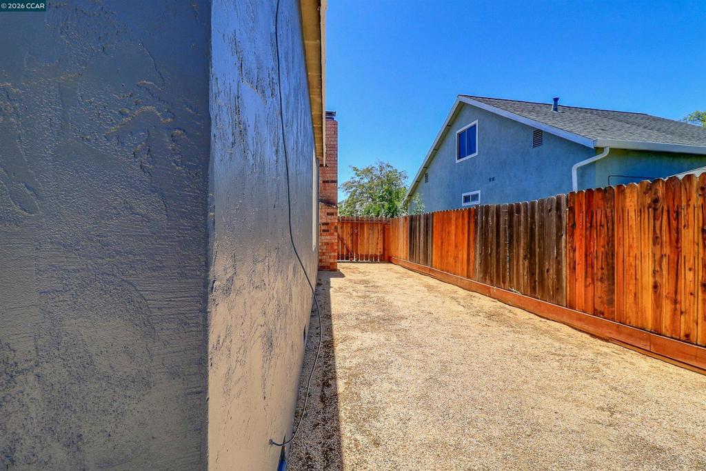 638 Berkeley Way Property Photo 28