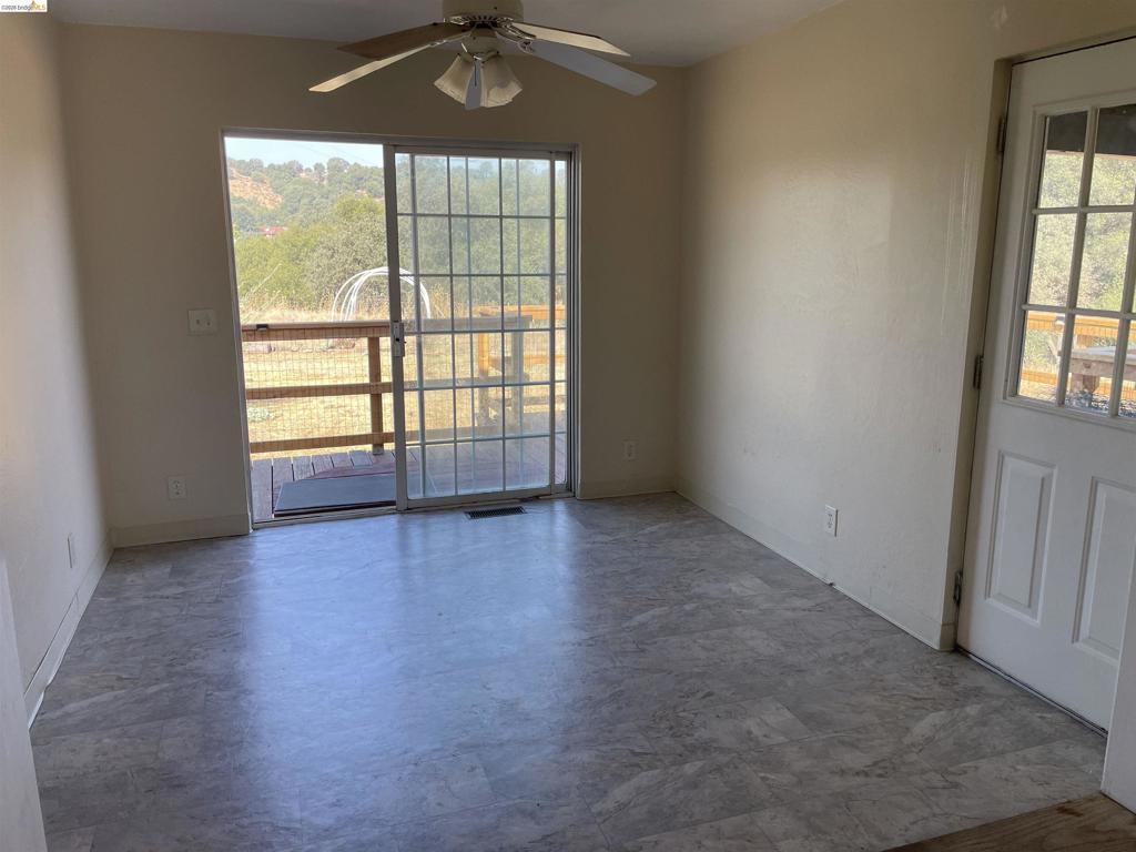 17560 Campbell Flat Road Property Photo 2