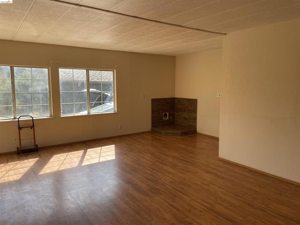 17560 Campbell Flat Road Property Photo 4