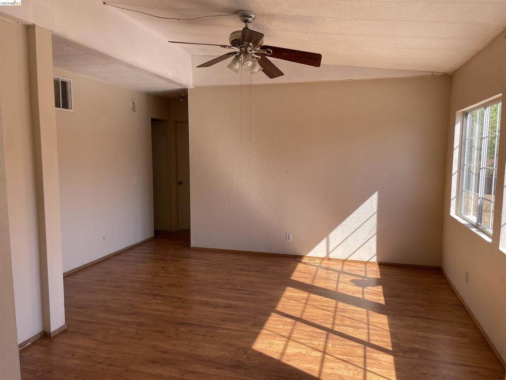 17560 Campbell Flat Road Property Photo 6