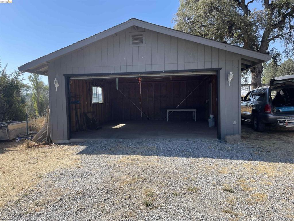 17560 Campbell Flat Road Property Photo 8