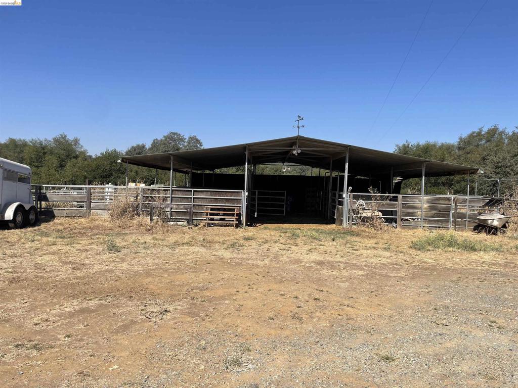 17560 Campbell Flat Road Property Photo 9