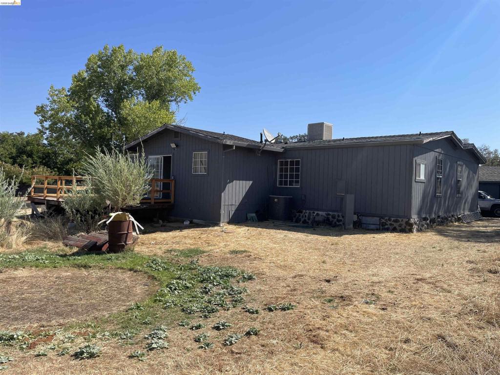 17560 Campbell Flat Road Property Photo 10