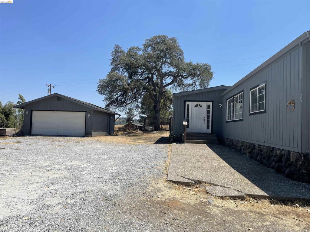 17560 Campbell Flat Road Property Photo 14