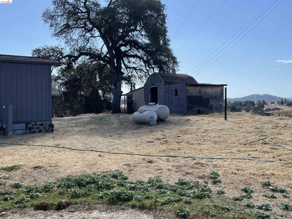 17560 Campbell Flat Road Property Photo 15