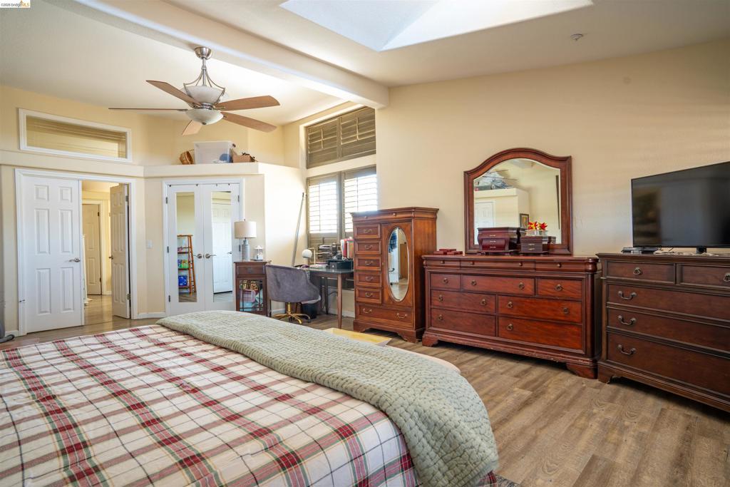 2017 Walnut Blvd Property Photo 17