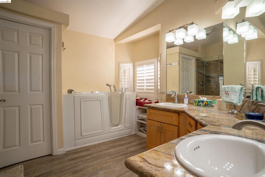 2017 Walnut Blvd Property Photo 18