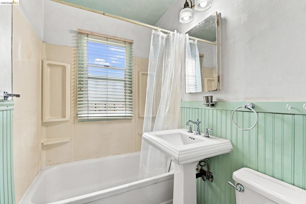 274 Collins Property Photo 22