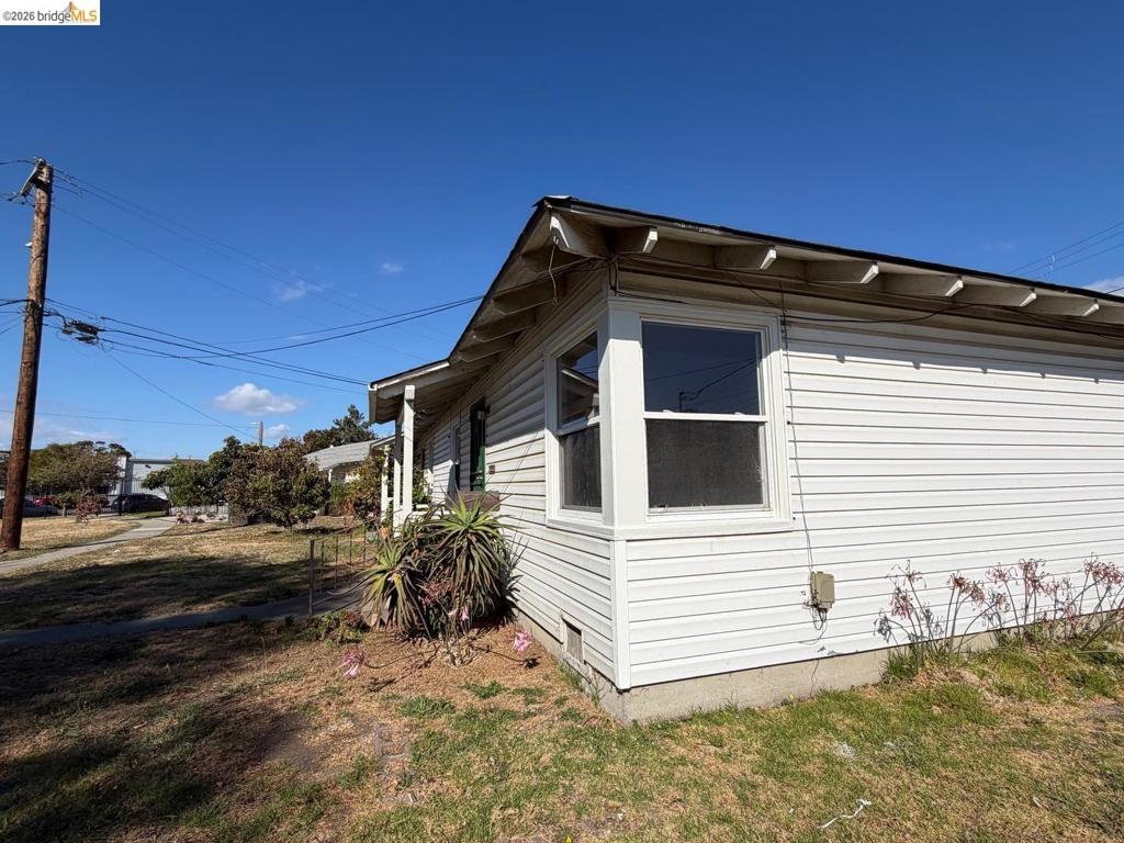 274 Collins Property Photo 24