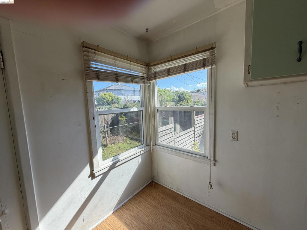274 Collins Property Photo 27