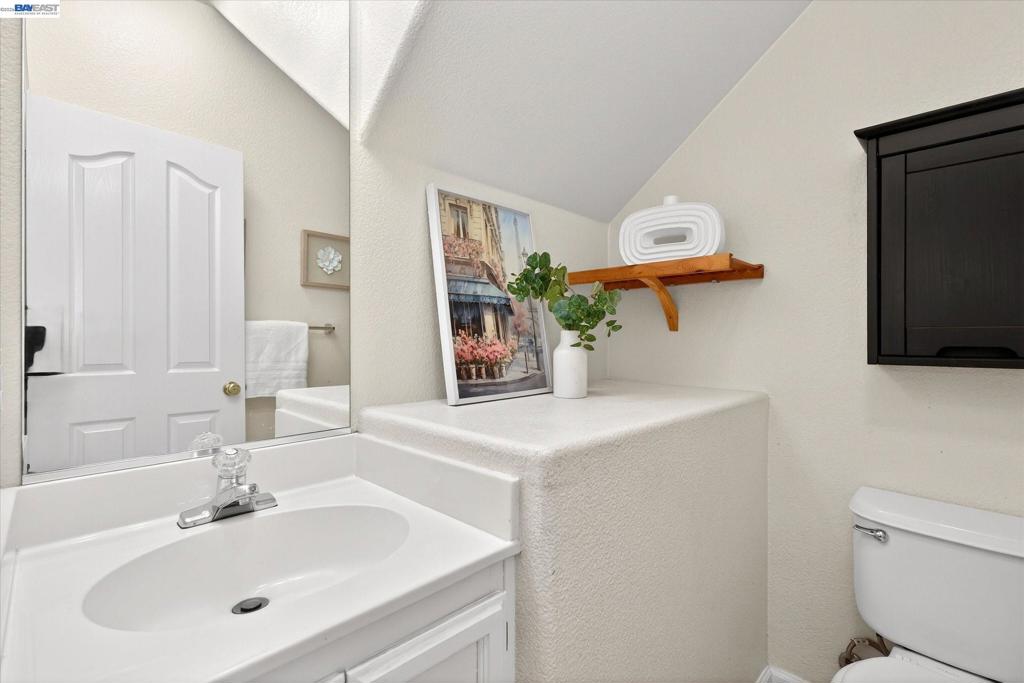 2038 Mulberry Cmn Property Photo 8