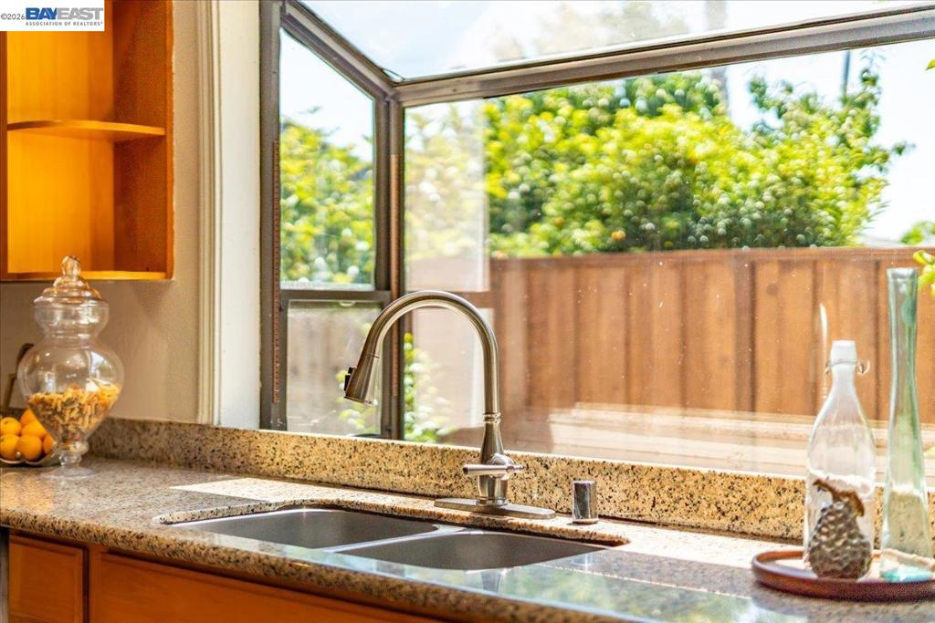 3675 Monterey Blvd Property Photo 10