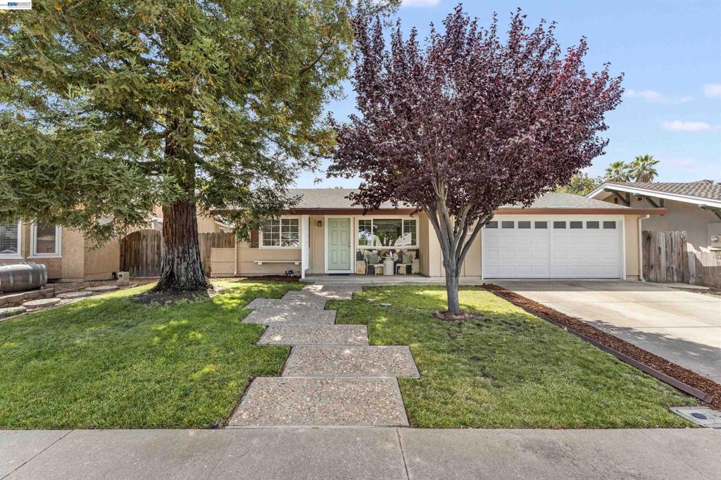 5253 Iris Way Property Photo 1