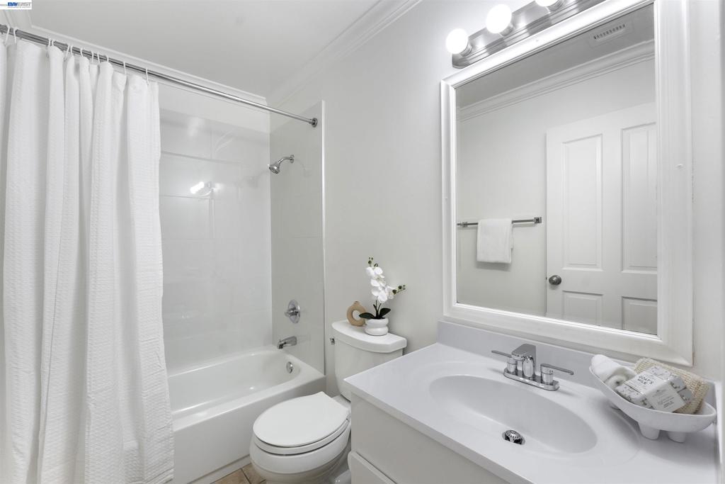 5253 Iris Way Property Photo 16